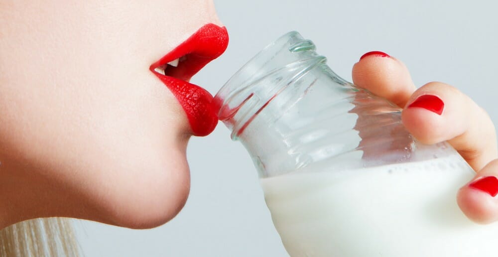 Boire du lait le soir fait-il grossir ?