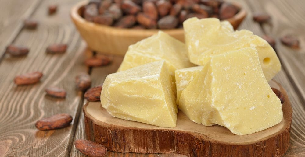 Le beurre de cacao pour prévenir les vergetures