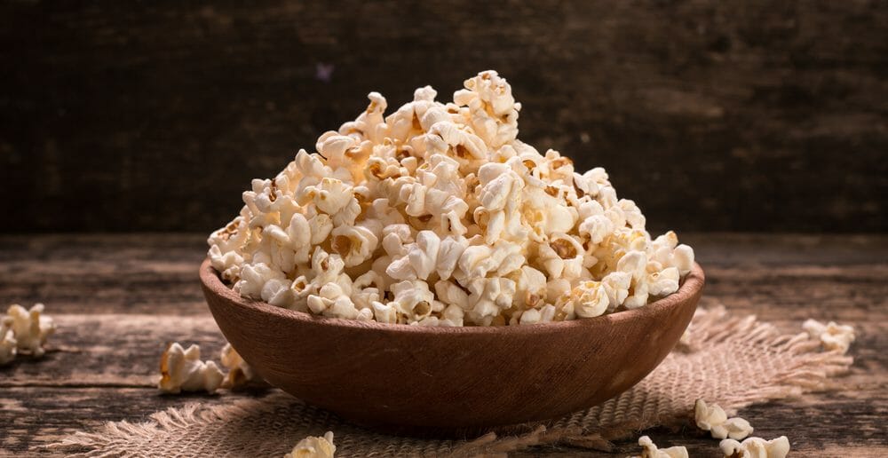 Recette facile de popcorn au caramel fait au micro-ondes