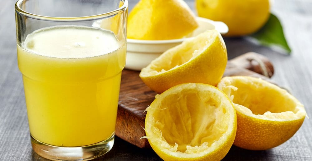 Boire du jus de citron à jeun fait-il vraiment maigrir