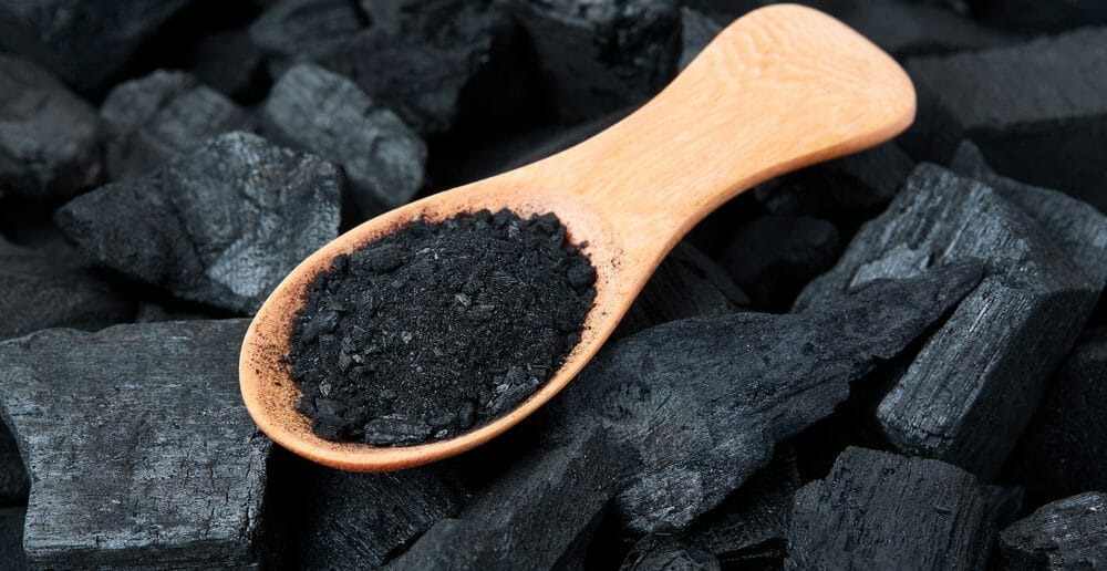 Le charbon végétal pour remédier aux ballonnements