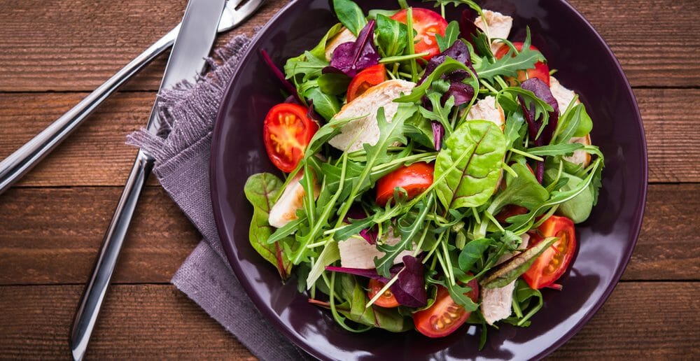 Combien de calories y a-t-il dans la salade mesclun ?