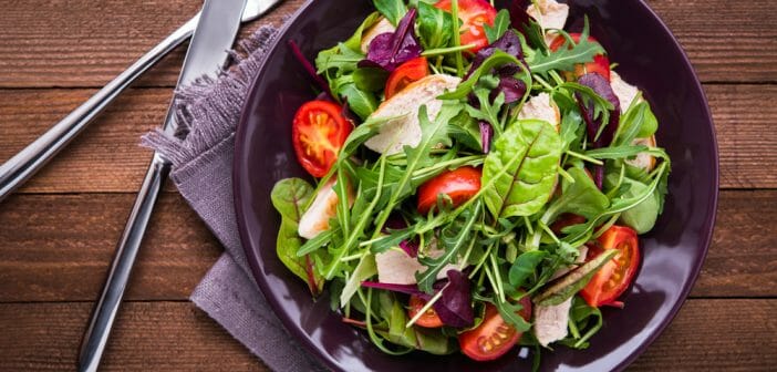 Combien de calories y a-t-il dans la salade mesclun ?