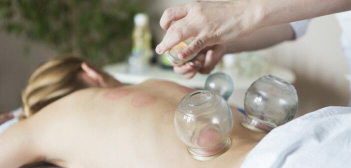 le-massage-anti-cellulite-avec-un-verre-efficace