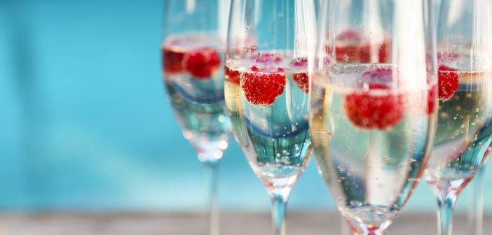 Une recette de grand cocktail : Soupe de Champagne aux fruits rouges -  SensationnElle The Blog